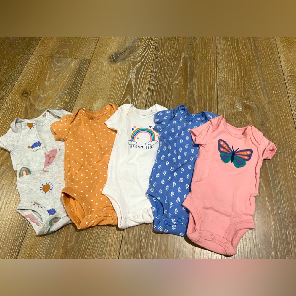 Carters 5 Newborn Onesies